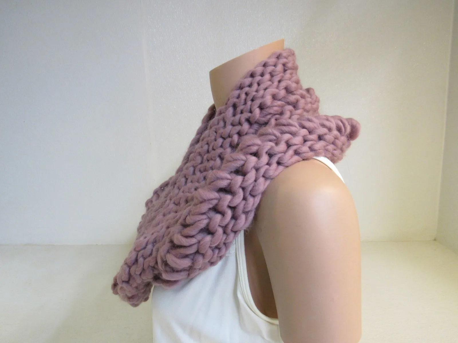 Handcrafted Cowl Dusty Rose Drop Stitch Super Bulky 100% Merino Female Adult -- New
